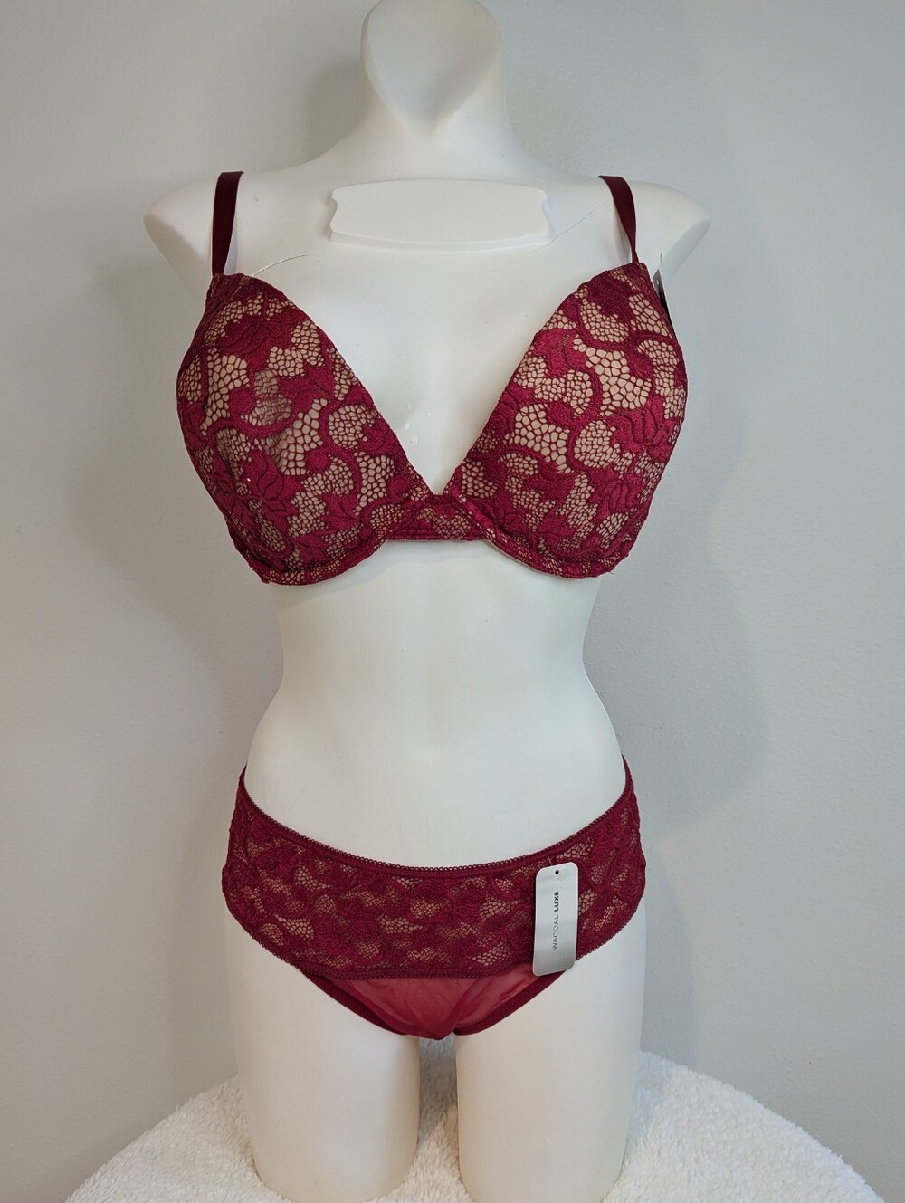 Wacoal Luxe Burgundy Red Lace Plunge Bra & Panty Set 36DD / L NWT